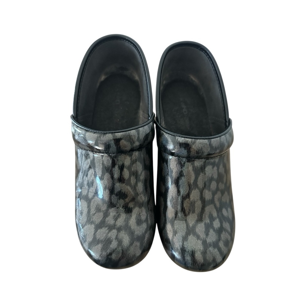 Dansko Clogs Cheetah or Leopard Print Gray Silver Black